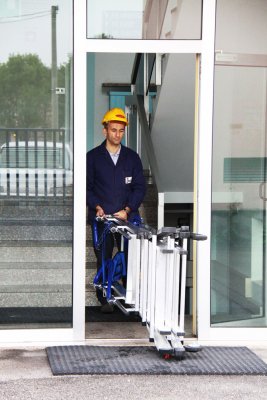 telefly, arbetsplattform, arbets, plattform, yrkes, teleskopisk, justerbara, ben, stödben, stabil, stillab, bra, arbetsmiljöval,